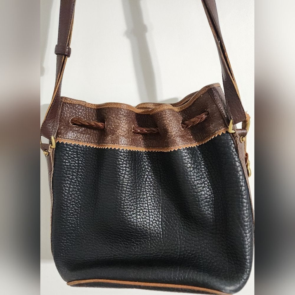 VTG 90s Dooney & Bourke Navy Teton bucket bag - Picture 2 of 5